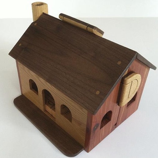 Wooden doll house - TreeToBox