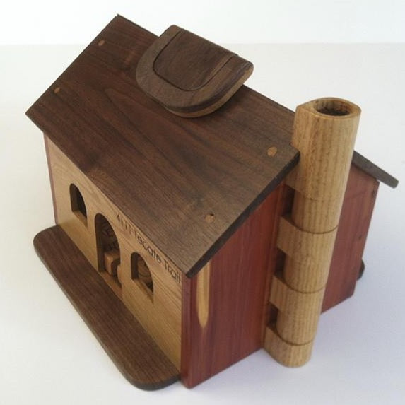 Wooden doll house - TreeToBox