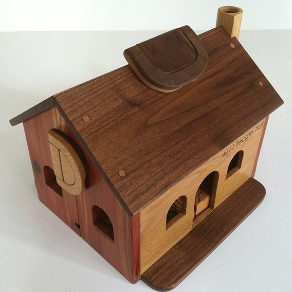 Wooden doll house - TreeToBox