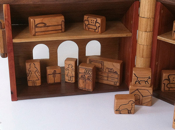 Wooden doll house - TreeToBox