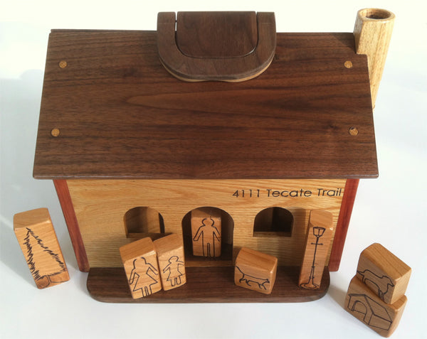 Wooden doll house - TreeToBox