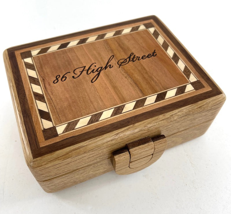 Small Custom wooden box<p><h5><span style="color: #2b00ff;">(Base price shown) - TreeToBox