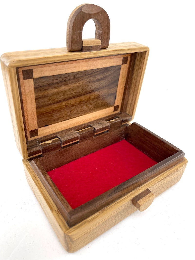 Small Custom wooden box<p><h5><span style="color: #2b00ff;">(Base price shown) - TreeToBox