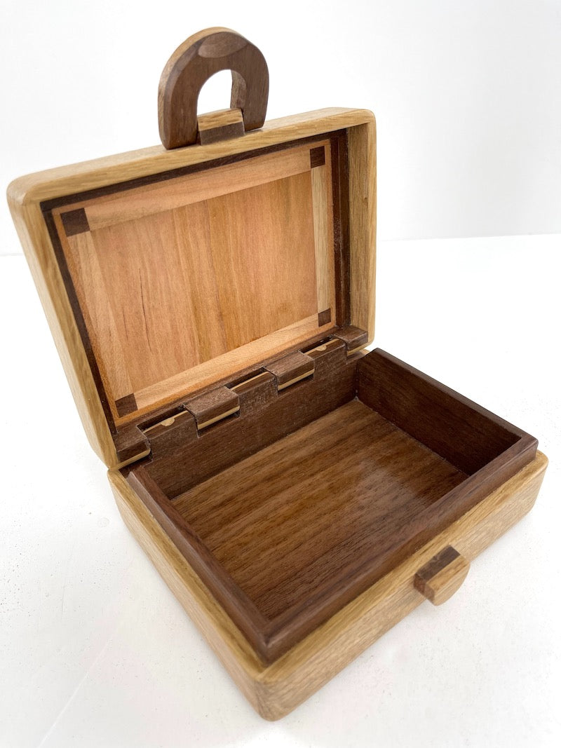 Small Custom wooden box<p><h5><span style="color: #2b00ff;">(Base price shown) - TreeToBox