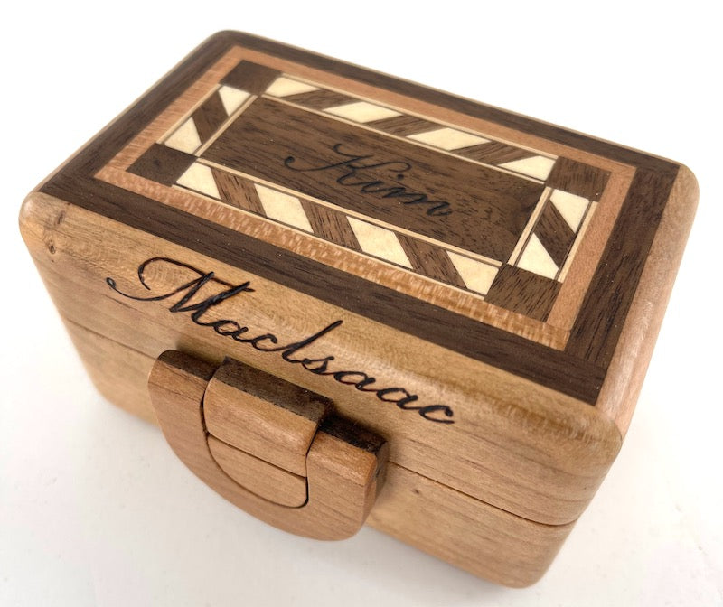 Small Custom wooden box<p><h5><span style="color: #2b00ff;">(Base price shown) - TreeToBox