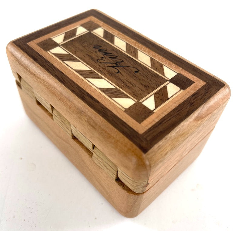 Small Custom wooden box<p><h5><span style="color: #2b00ff;">(Base price shown) - TreeToBox