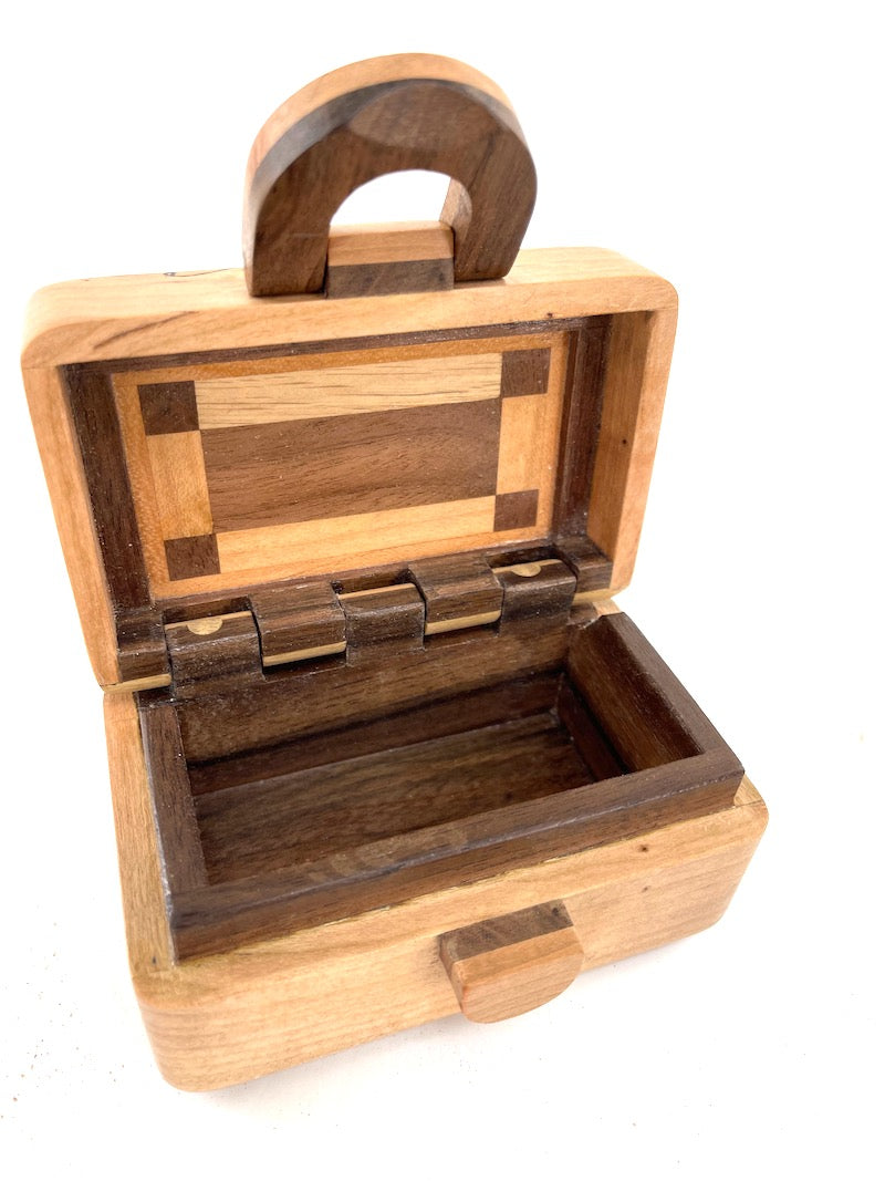 Small Custom wooden box<p><h5><span style="color: #2b00ff;">(Base price shown) - TreeToBox