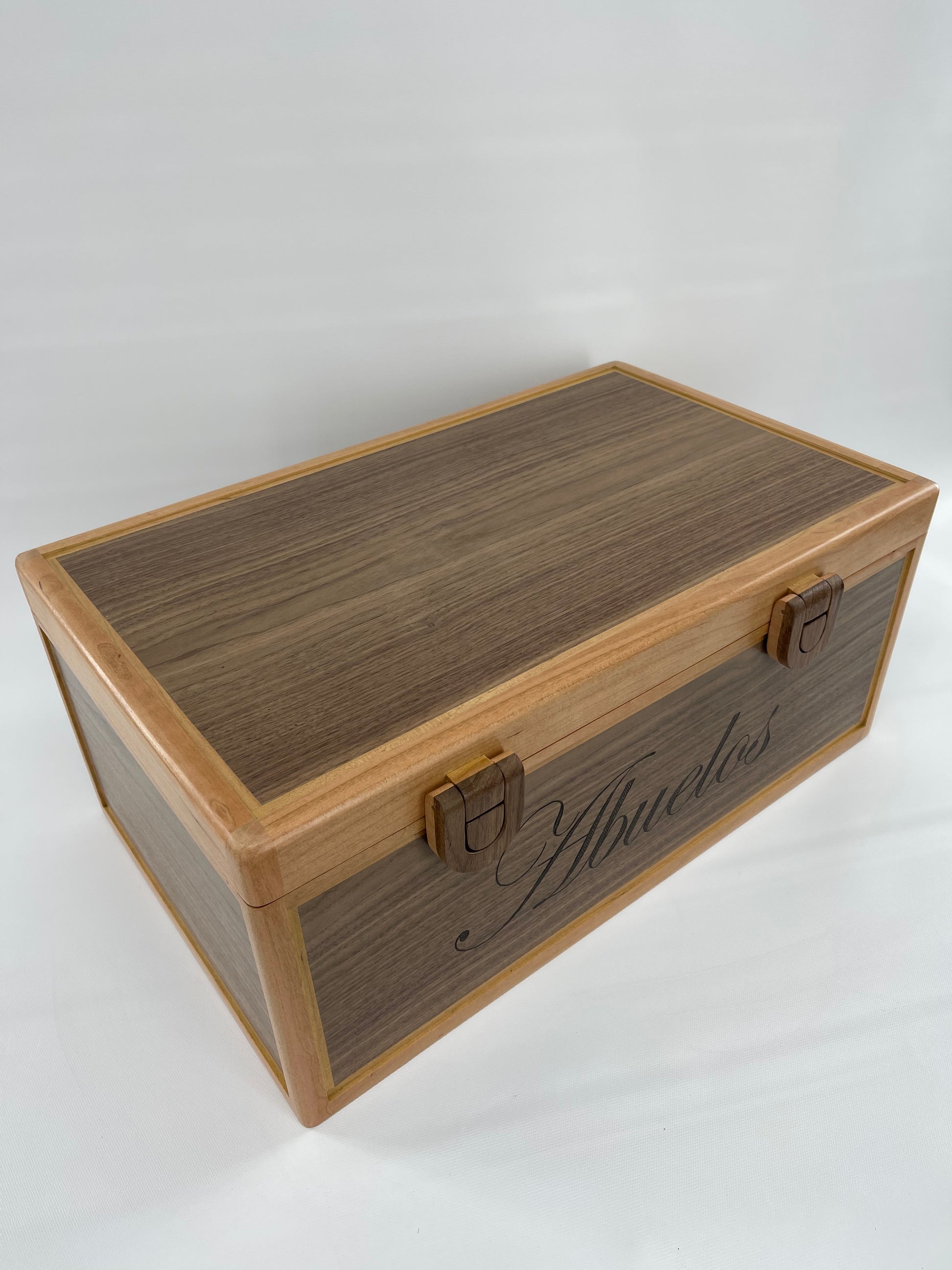 Custom Keepsake box<p><h5><span style="color: #2b00ff;">(Base price shown) - TreeToBox