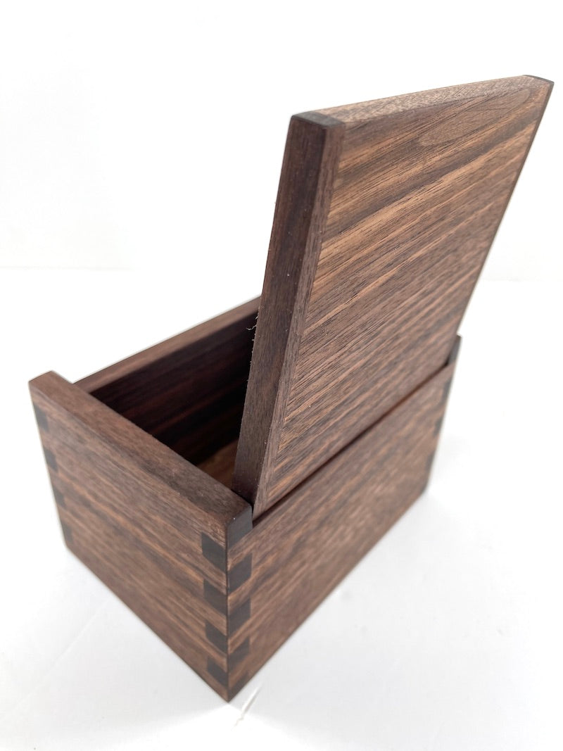 Wooden Salt Cellar box<p><h5><span style="color: #2b00ff;">(Base price shown) - TreeToBox