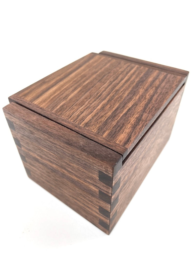 Wooden Salt Cellar box<p><h5><span style="color: #2b00ff;">(Base price shown) - TreeToBox